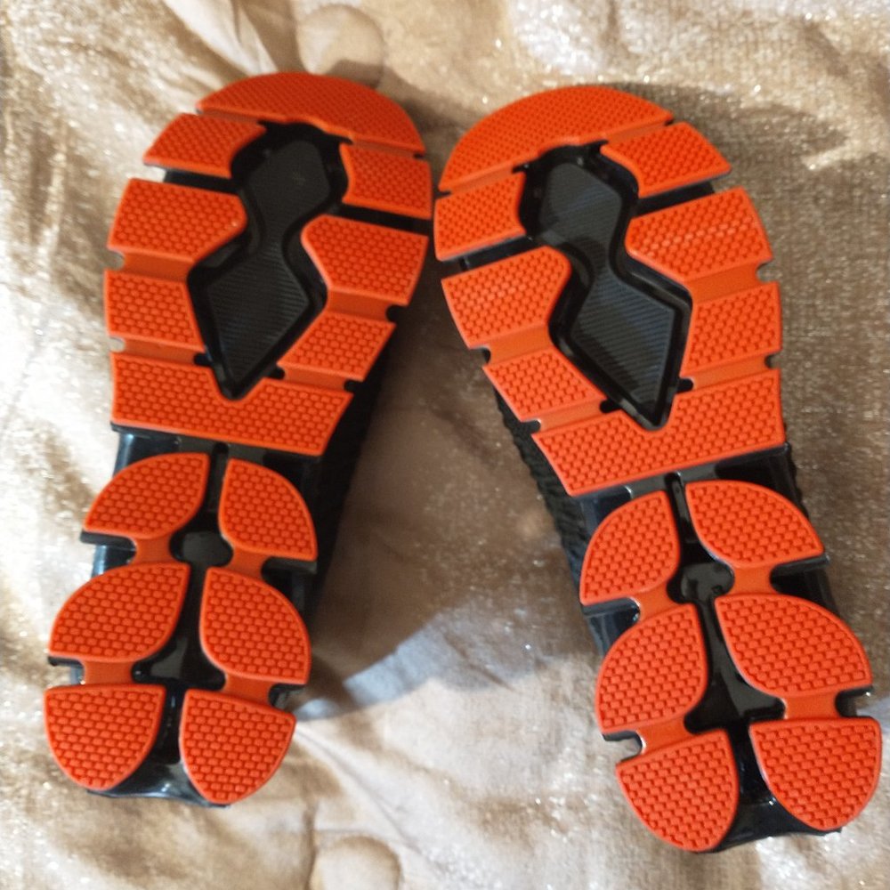 SHEIN RUNNING SHOES..........LIKE NEW - Picture 4 of 5